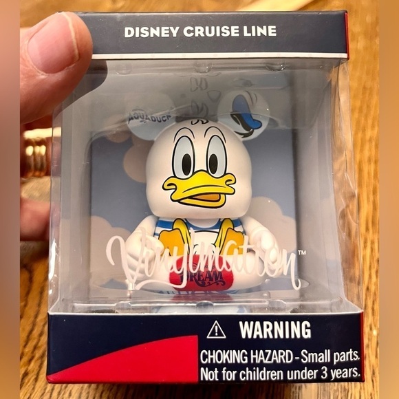 Disney Cruise Line 3 inch Donald Duck Collectible Vinyl Girls Boys Toy Swim Ball - Picture 3 of 6